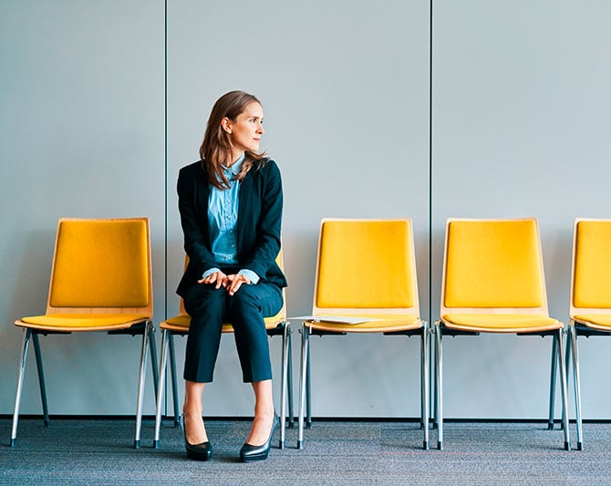 Imagen de candidata esperando una entrevista como referencia a los criterios para selecionar vendedores con el sistema Finxs